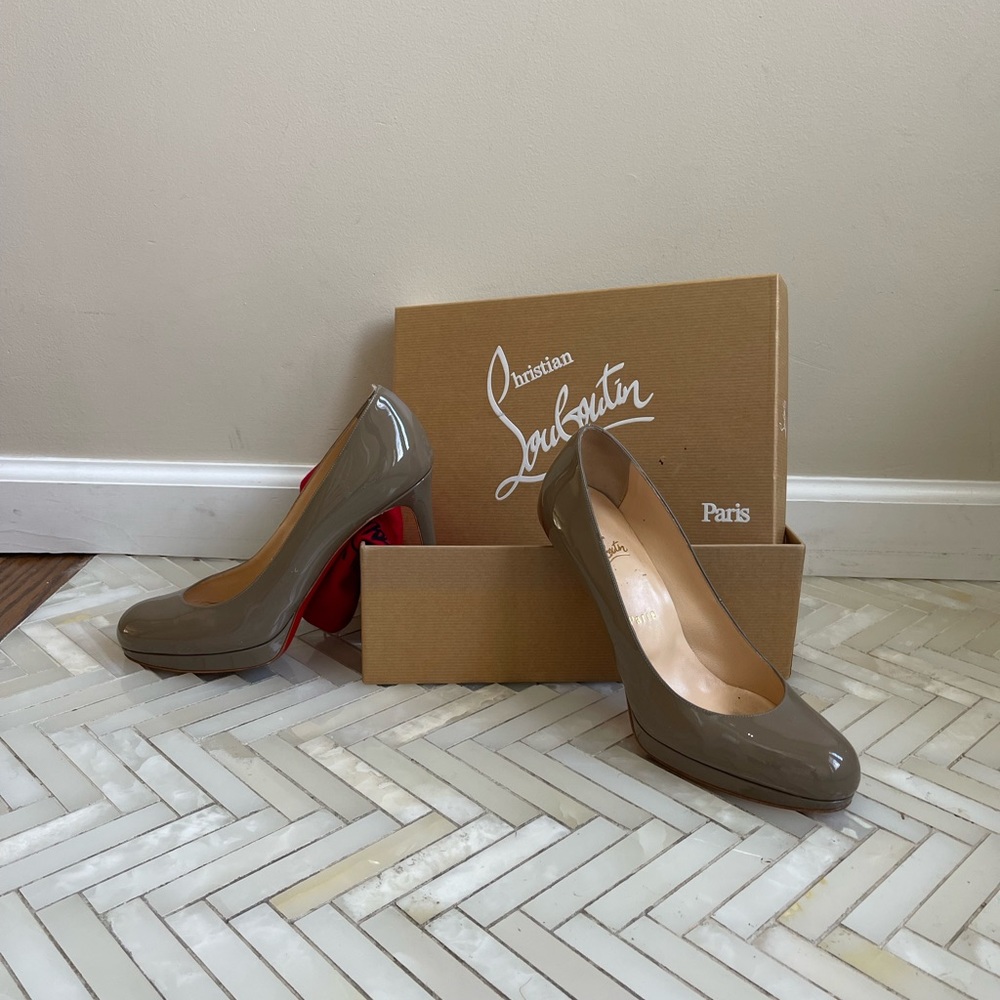 Christian Louboutin Taupe Patent Pointed-Toe Stilettos with Red Soles. Used - Picture 3 of 4